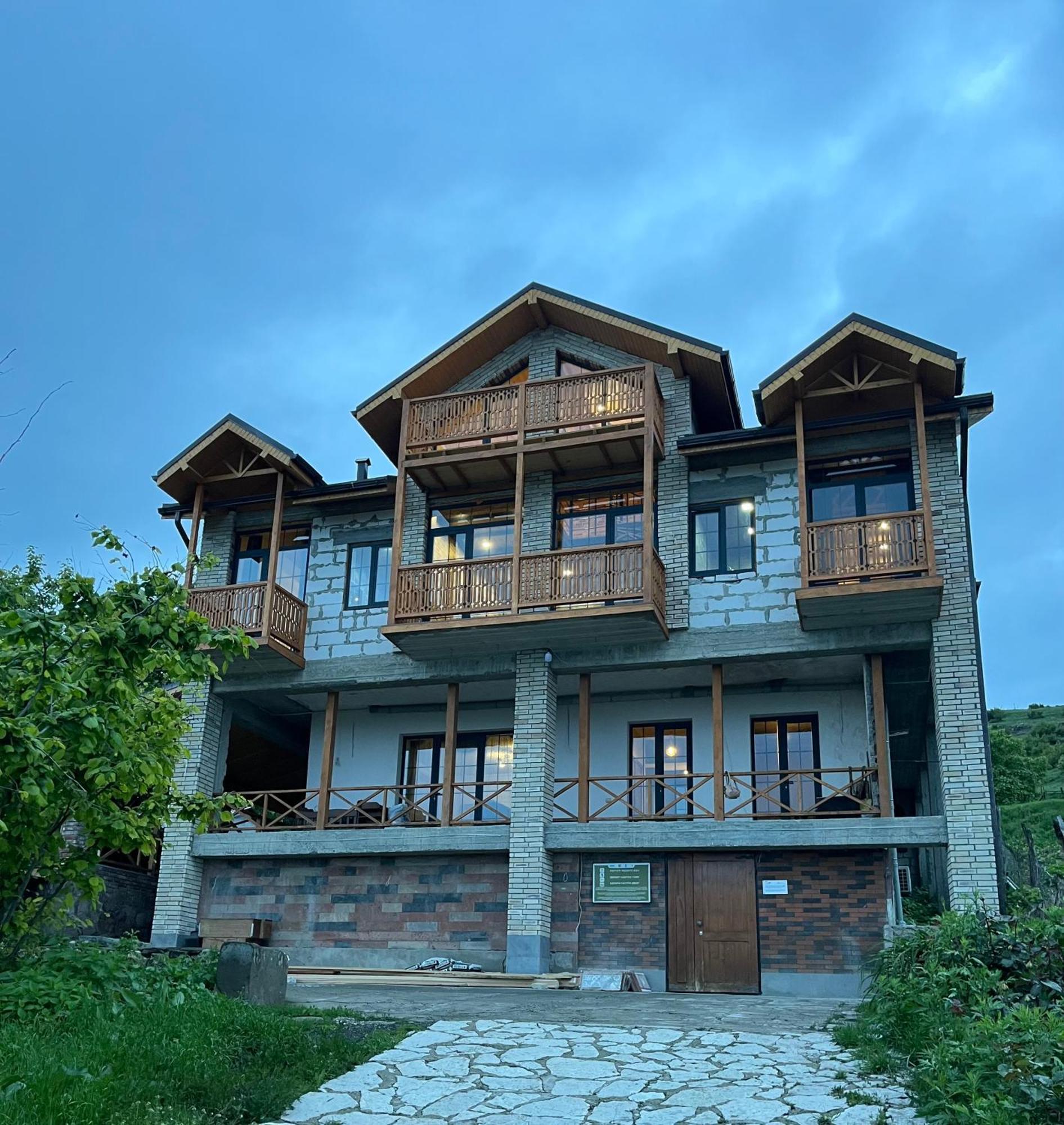 Berkri Gastro Yard & Guest House Енокаван Экстерьер фото